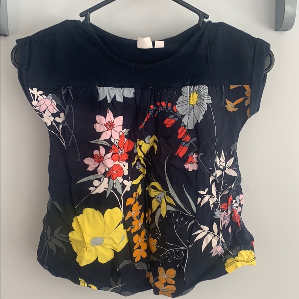 Beautiful gap top